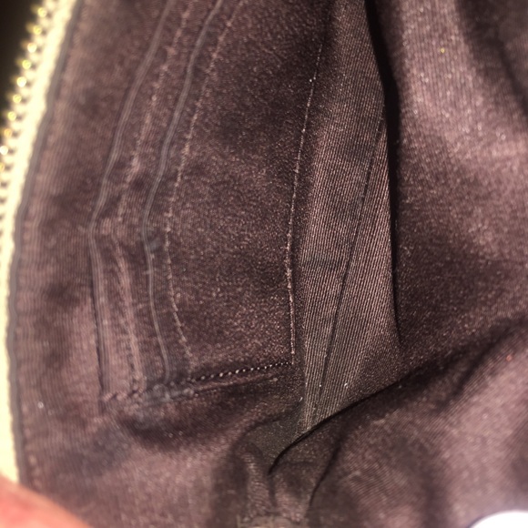 Coach Wristlet, signature design w/cream stripe. - Picture 6 of 8